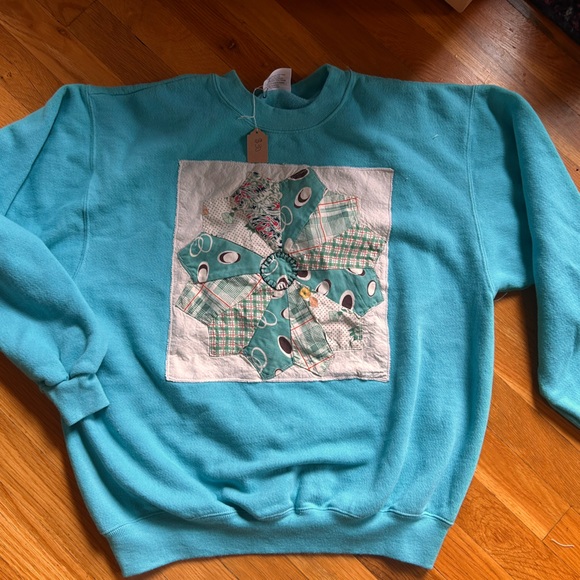 Vintage Hanes Turquoise Sweatshirt with vintage quilt patch - Picture 1 of 3